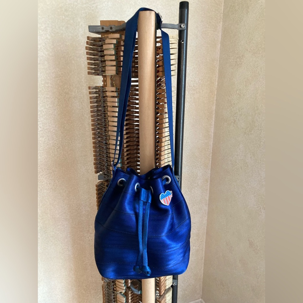 VEXUC Harveys Seatbelt Indigo Bucket Bag and Harveys heart flag pin. - Picture 2 of 3